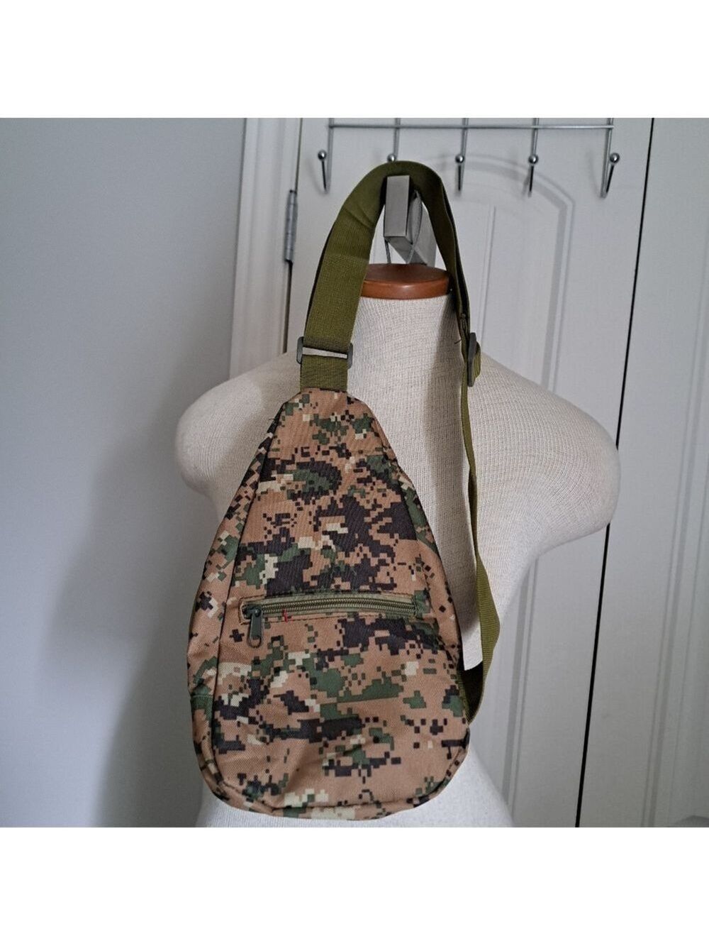CAMO Sling Bag small Chest Shoulder Pouch zip pockets tactical hunting sack